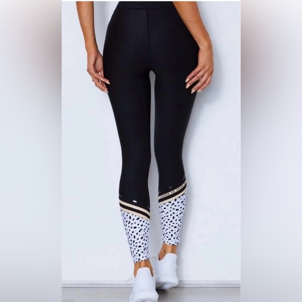 Sarah Day x White Fox Active - Large